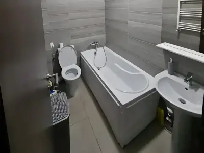 Garsoniera de inchiriere Sector 5 Bucuresti baie cu cada